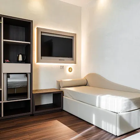 Vittoria 4* بومبيي